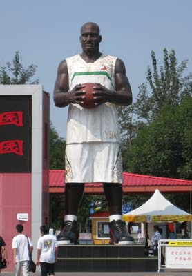 shaq statue